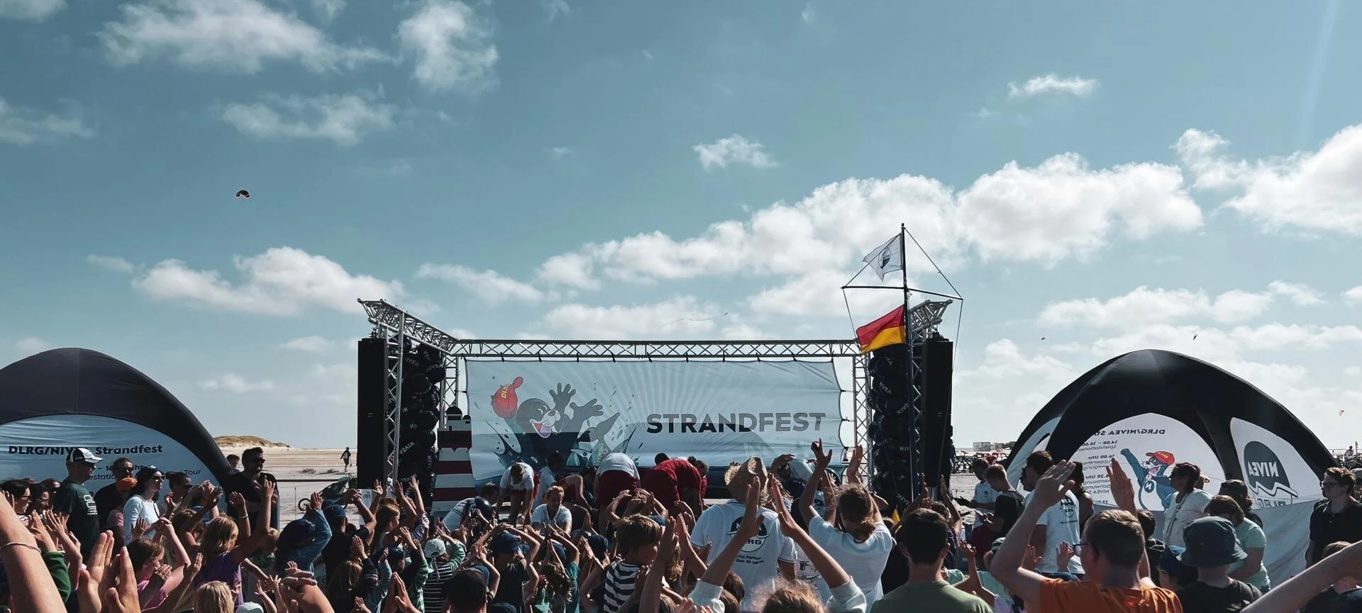 Menschenmenge am Strand beim Nivea Sommerfest